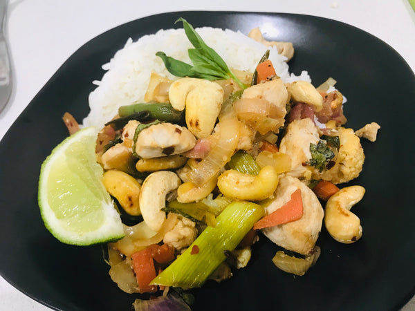 Chinese Chicken Stir Fry with Cashews on Rice